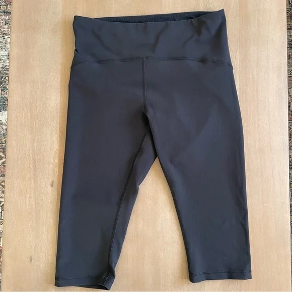 Lululemon Ribbed Contoured High Rise Crop *17"
Black - Picture 4 of 10